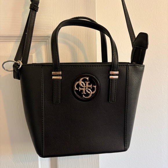 EUC 👜 GUESS purse with zipper - Picture 1 of 11